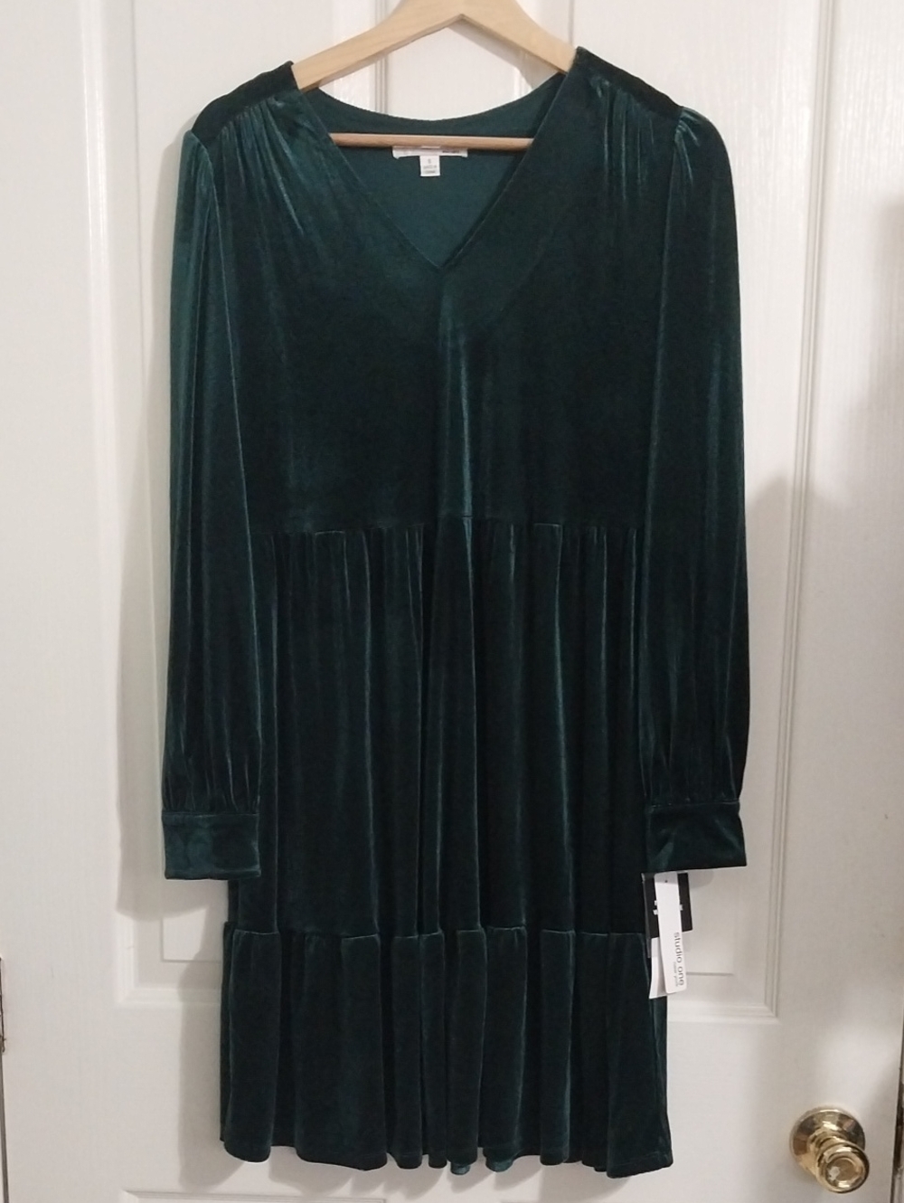 Studio One Emerald Green Velvet Tiered Long Sleeve Dress Small NWT Quiet Luxury